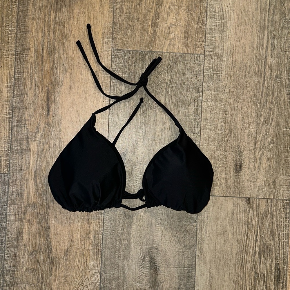Fashion Nova Bikini Top in Black. Size 1XL Fits Like A Medium